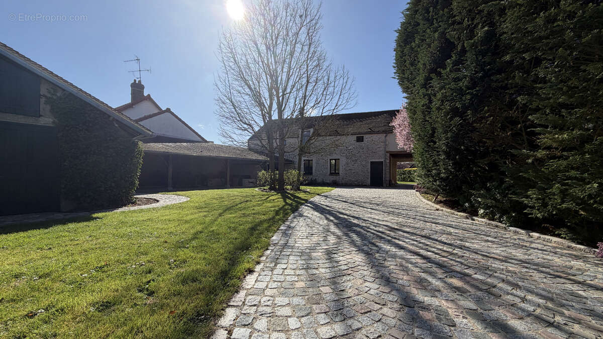 Maison à THOIRY