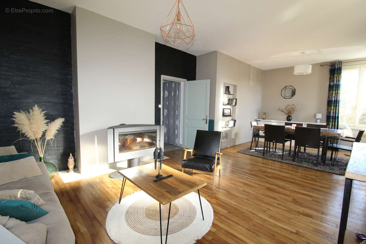 Maison à JOUET-SUR-L'AUBOIS