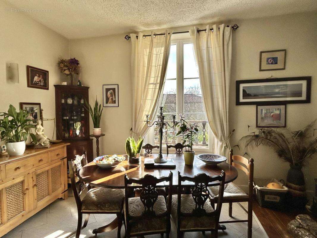 Appartement à SAUZE-VAUSSAIS
