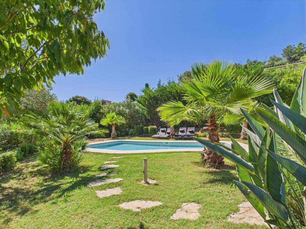 Maison à MANDELIEU-LA-NAPOULE