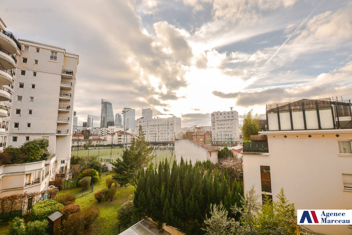 Appartement à COURBEVOIE