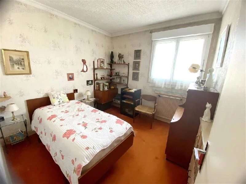 Maison à SAINTE-GENEVIEVE-DES-BOIS