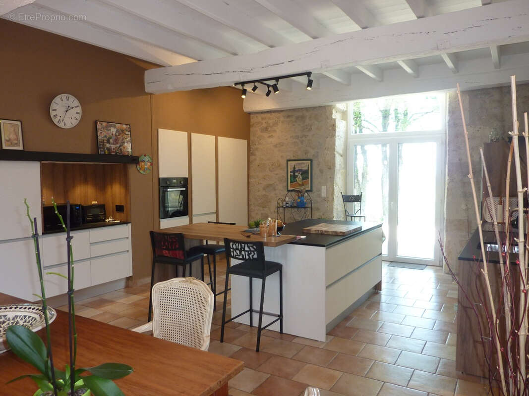 Maison avec piscine intérieure et terrasses et splendide vue - photo 8