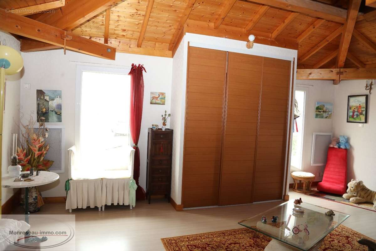 Maison à LA ROCHE-VINEUSE