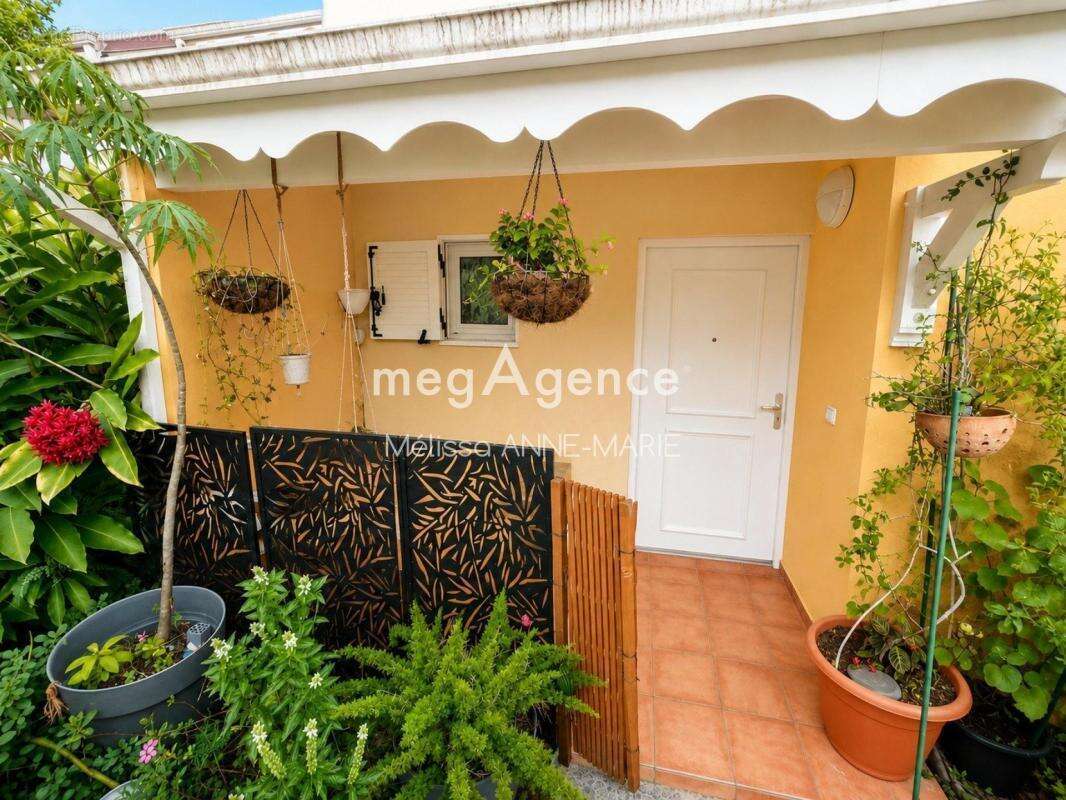 Duplex 3 pièces de 68 m² avec terrasses – Résidence Les Sources de Dolé – Gourbeyre - photo 2