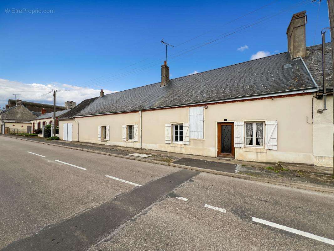 Maison à PERONVILLE