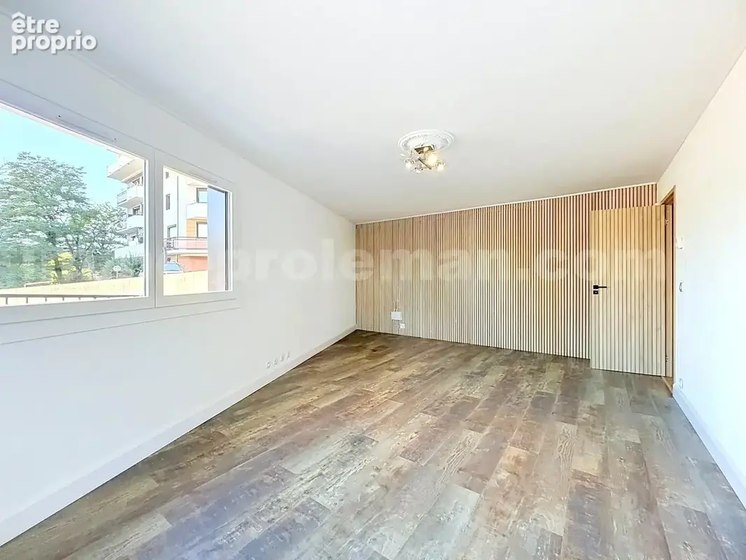 Appartement_T4_Annemasse_belle_superficie_proximitée_frontière_Suisse_tram_Ceva_direction_GENEVE_Frontaliers_Cuisine_Séjour_