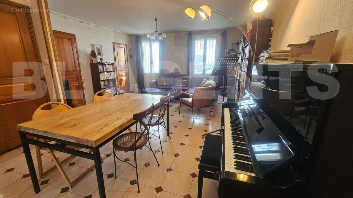 IMG-20251205-WA0042 - Maison à MARSEILLE-4E