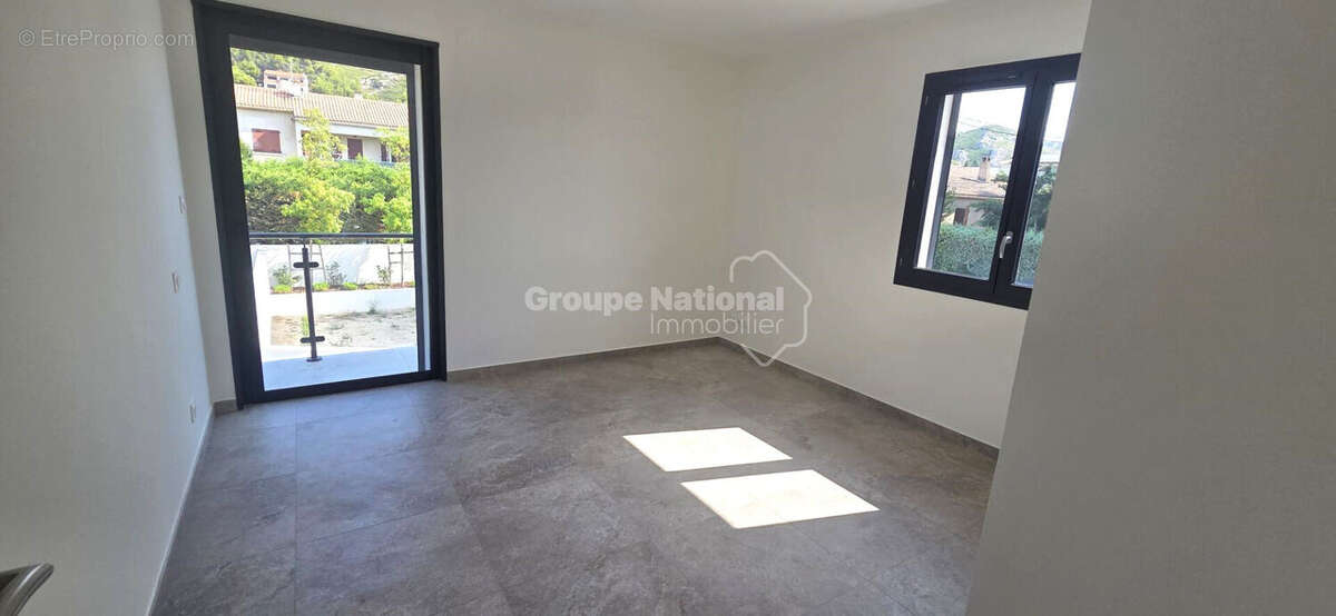 LE ROVE ! VILLA NEUVE de type 4 de 100 m² sur 426 m² de terrain avec terrasse et sous-sol de  50 m² - photo 5