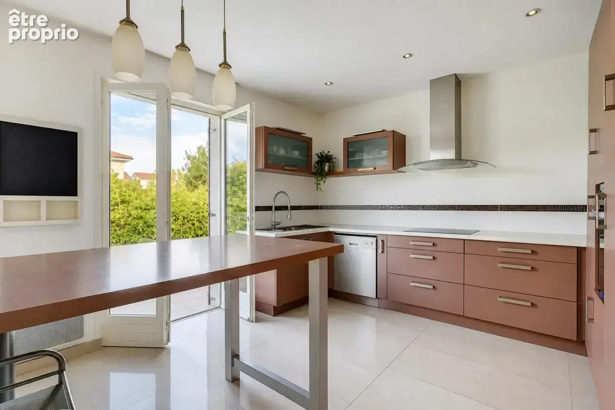 Maison de 4 pièces de 151 m² à Meyzieu - photo 2