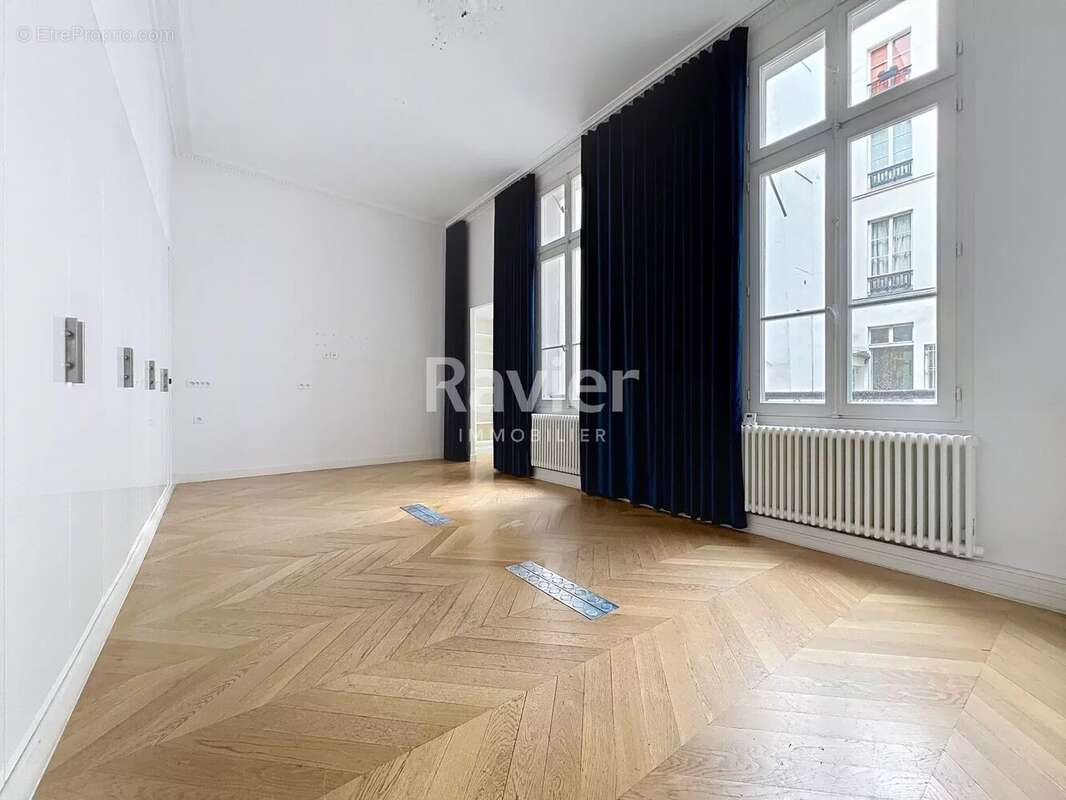 Appartement à PARIS-1E
