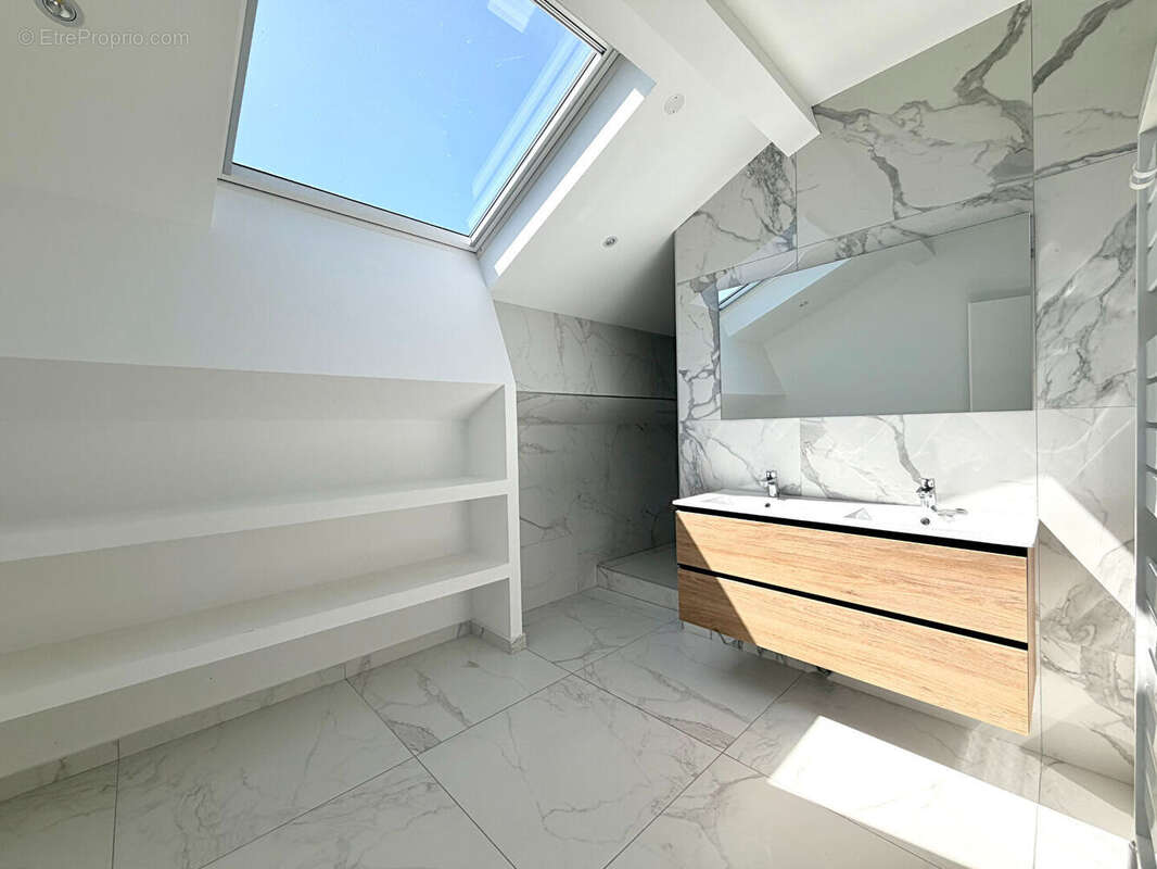 Superbe appartement atypique d'environ 110 m² au sol avec terrasse tropézienne - photo 6