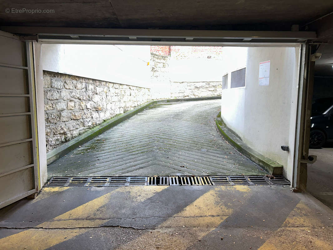 Parking à NEUILLY-SUR-SEINE