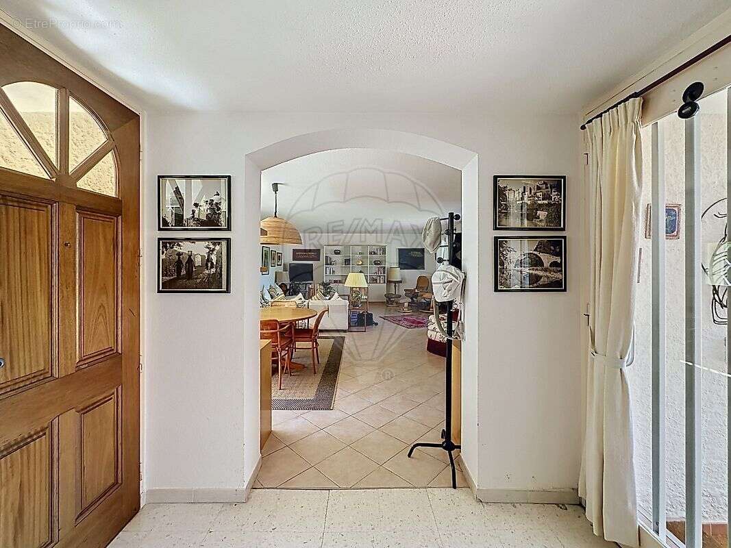 Maison à GARONS