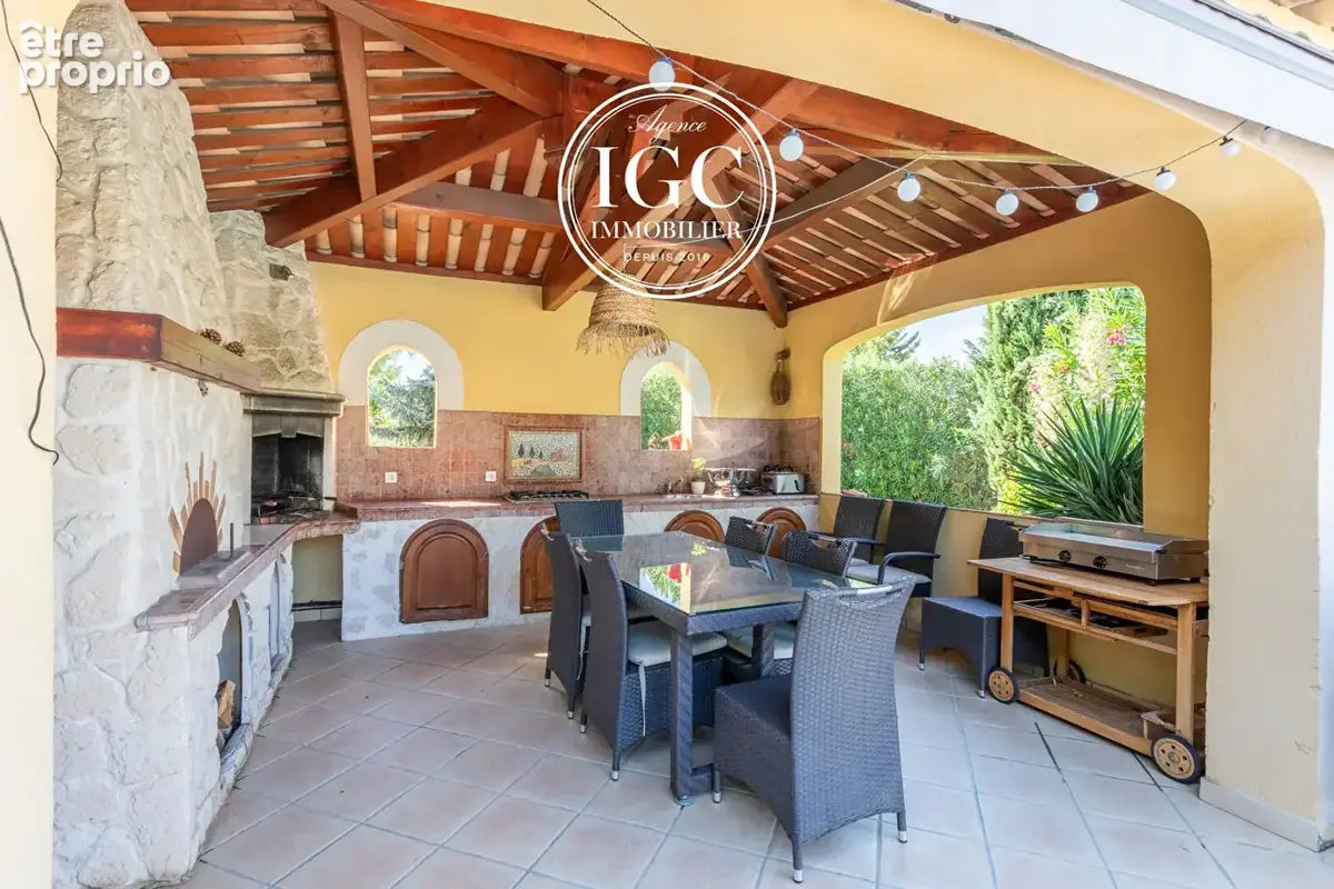 La Fare-les-Oliviers  Villa de 185 m² sur 1550 m² de terrain avec piscine - photo 5