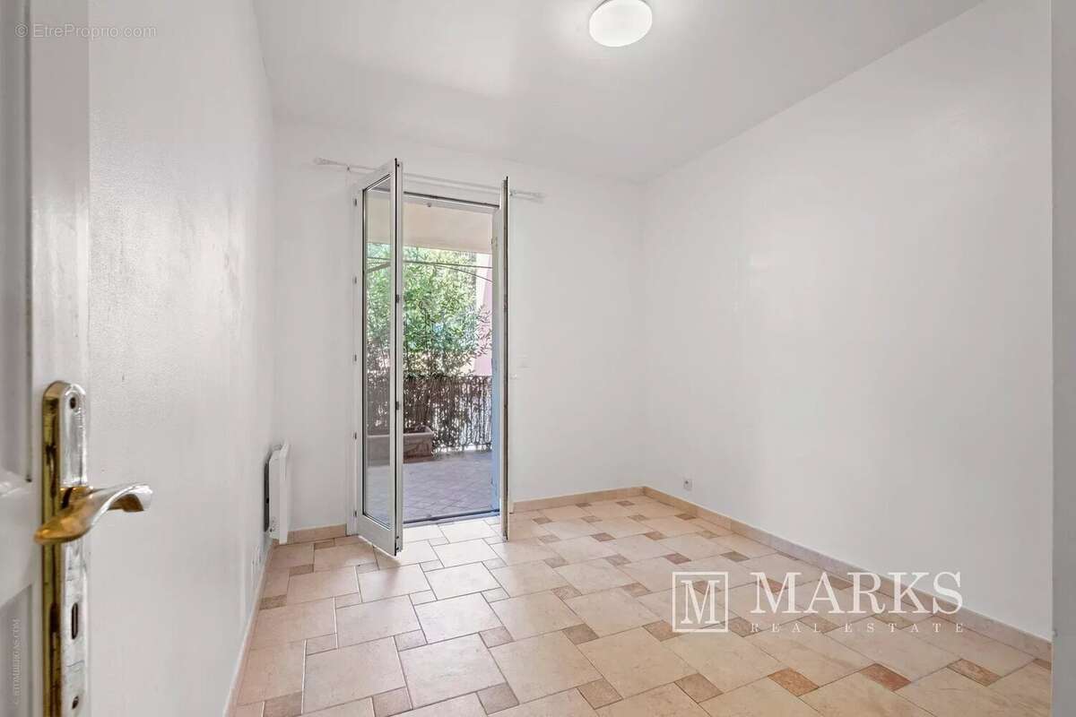 Appartement de 2 chambres avec terrasse, jardin et garage - photo 16