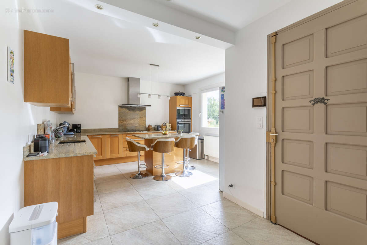 Maison à SIMIANE-COLLONGUE