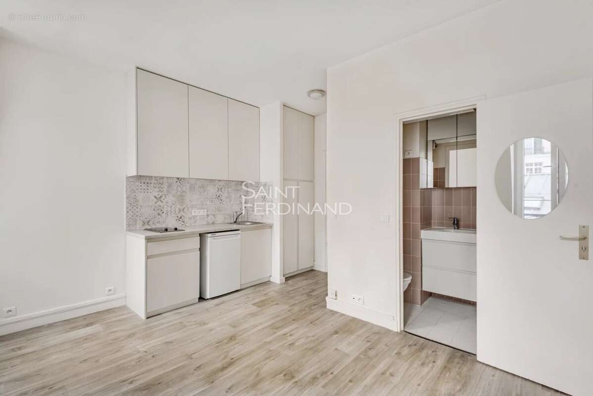 Appartement à PARIS-17E