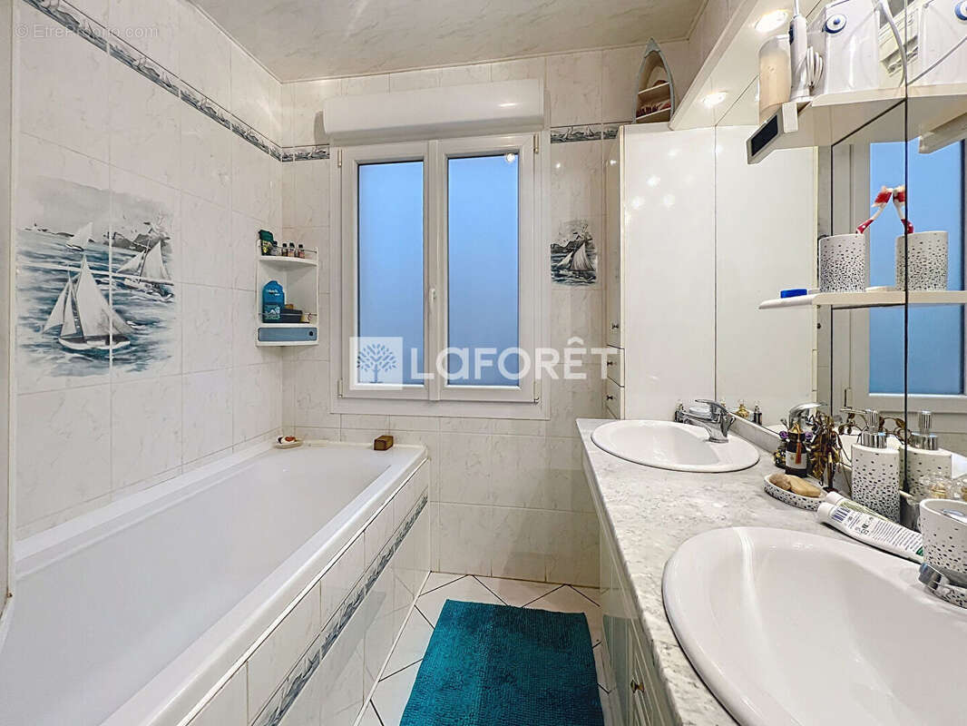 Maison à MONCETZ-LONGEVAS