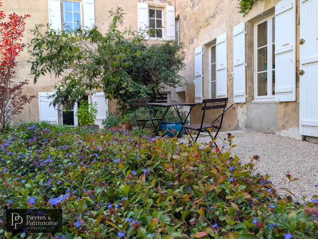 Maison à MEZIN