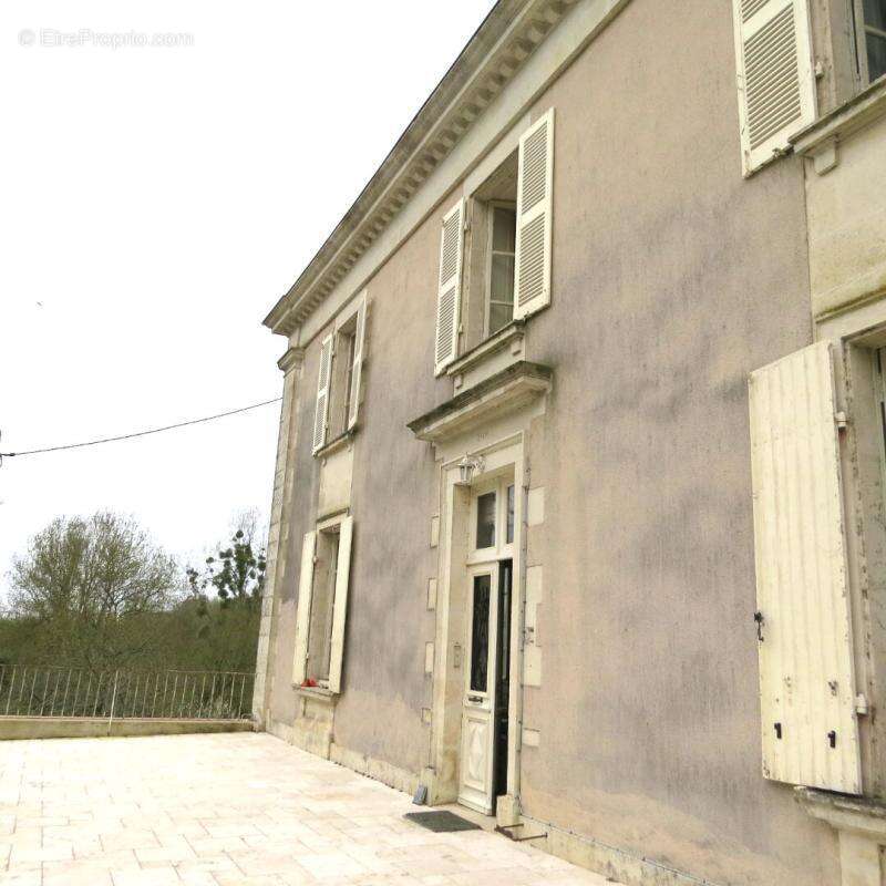 Maison à FONTENAY-LE-COMTE