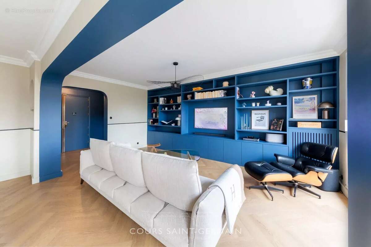 Appartement à PARIS-16E