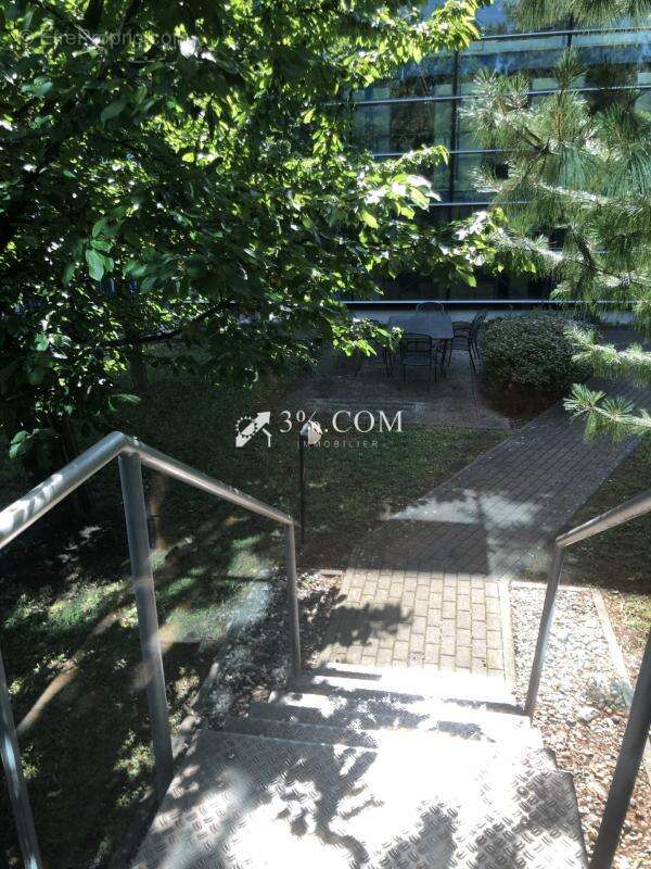 Ensemble Immobilier Bureaux de 375m2 + entrepôts de 3860m2 ( - photo 13