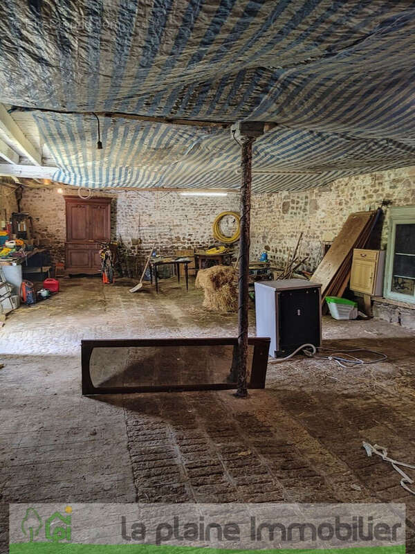 Maison de campagne avec dépendances à rénover à Lignières Orgères - photo 14