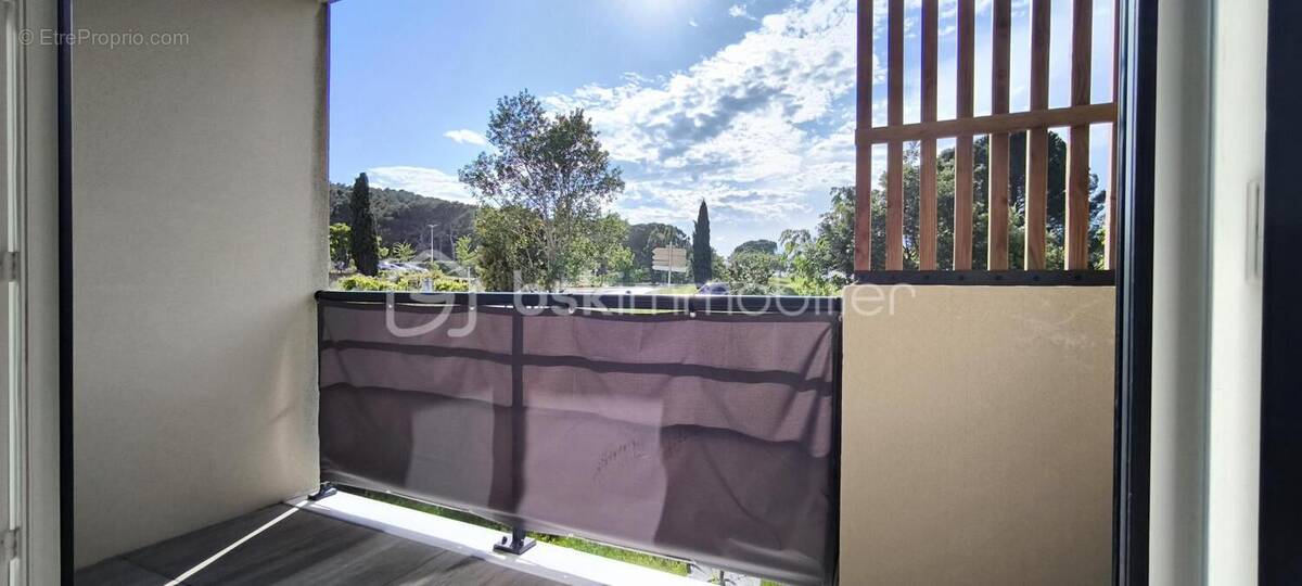 Appartement à LA ROQUE-D&#039;ANTHERON