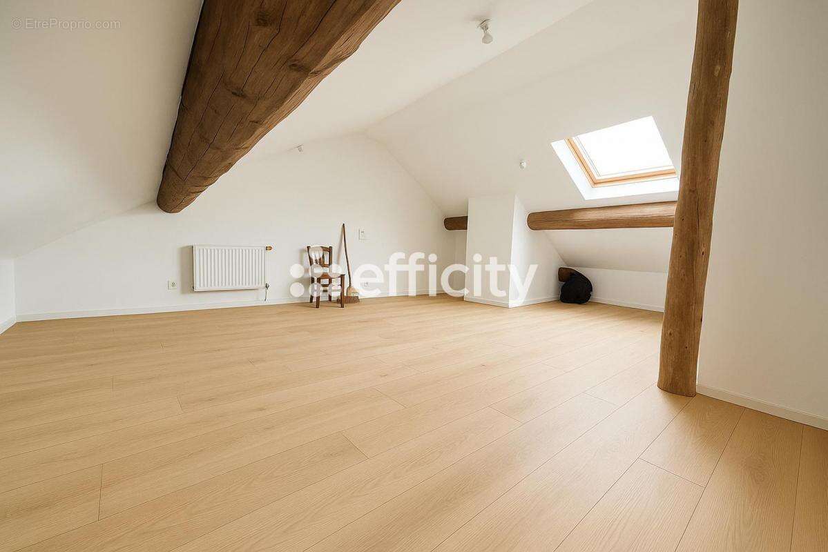 Maison à COSNES-ET-ROMAIN