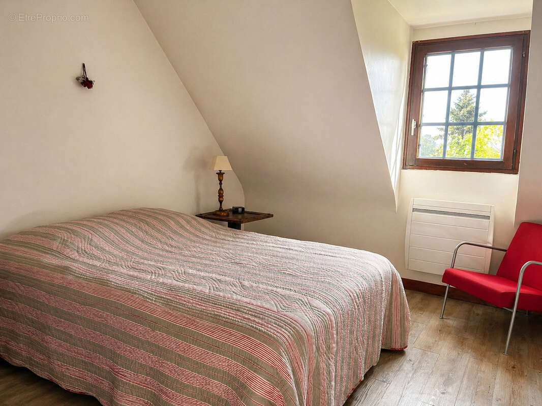 Maison à LA BREILLE-LES-PINS