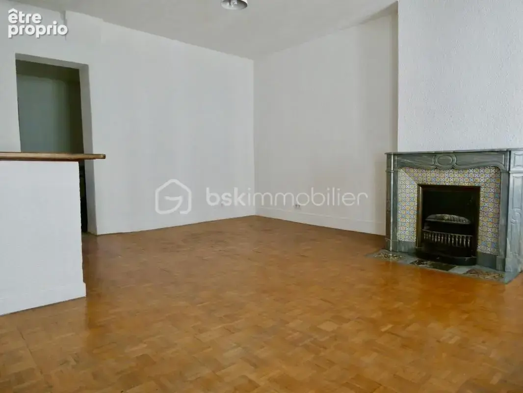 Centre Ville T2 55 m² Traversant Faibles charges Bon état - photo 3