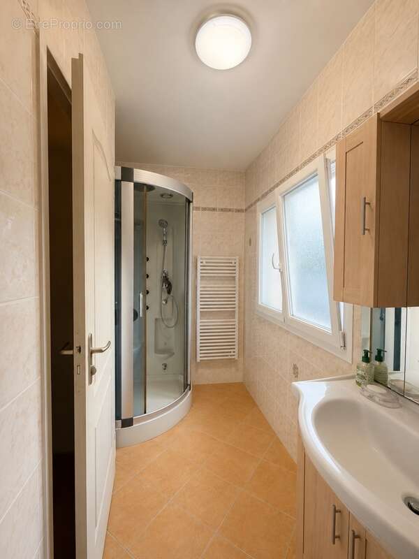 Maison familiale avec piscine - Un cadre de vie idéal - - photo 10