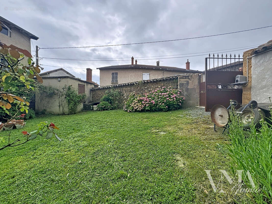 Maison à FLEURIEUX-SUR-L'ARBRESLE