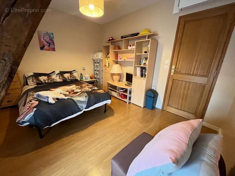 Maison à VILLENEUVE-LES-GENETS