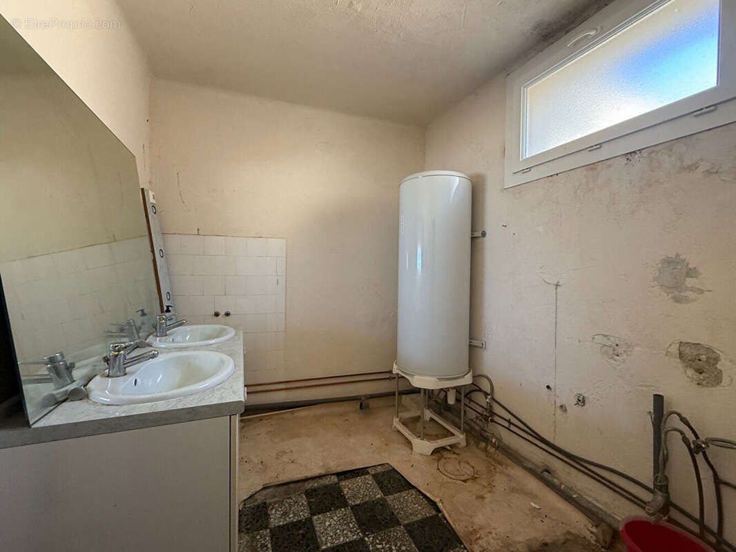 Maison à LA ROQUE-D'ANTHERON