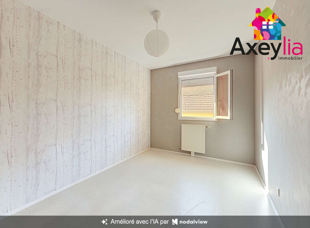 A vendre - roanne - appartement rénové et en duplex avec trois chambres, terrasse et stationnement souterrain - photo 10