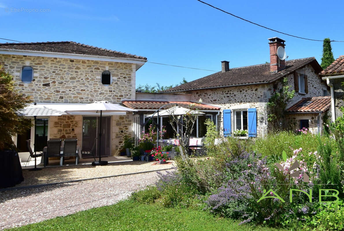 Maison à BUSSIERE-BADIL