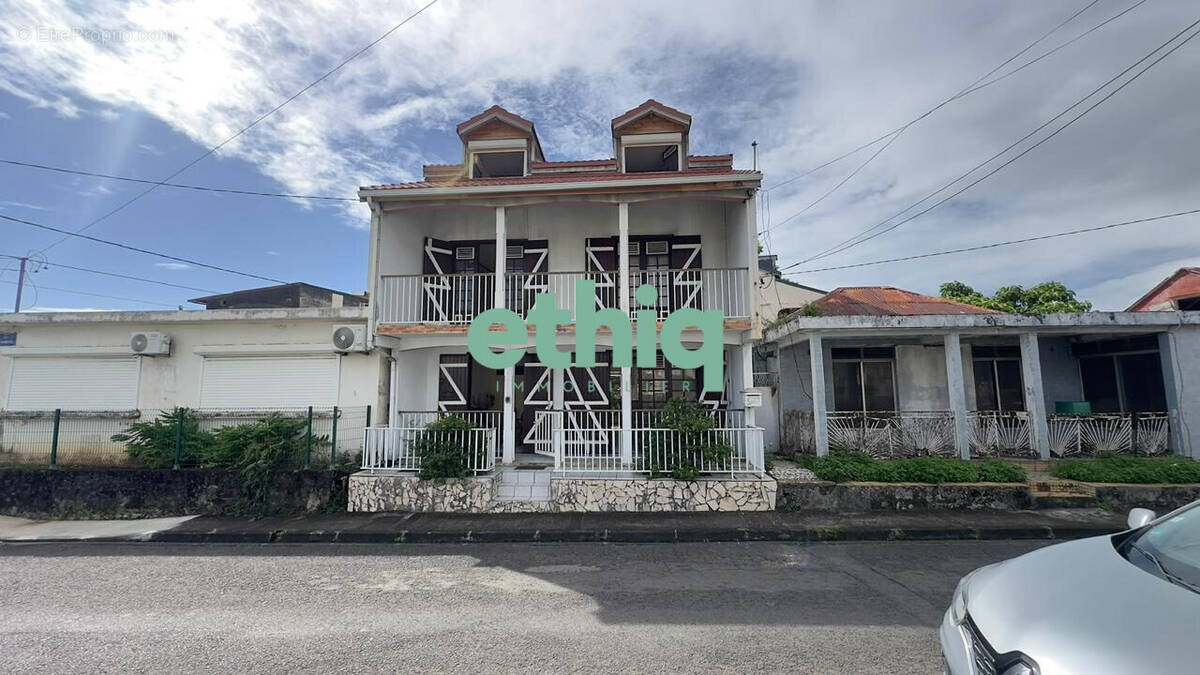 Maison à CAPESTERRE-BELLE-EAU