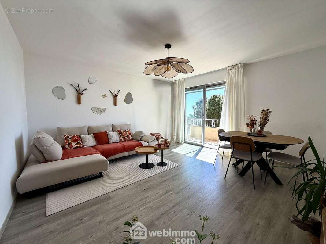 Une pièce de vie agréable et tournée vers la mer - Appartement à VILLE-DI-PIETRABUGNO