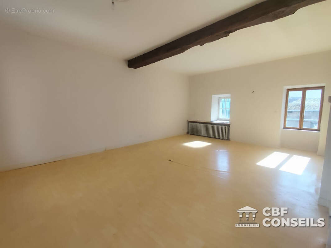 Maison 145 m² à Ebreuil  - photo 4