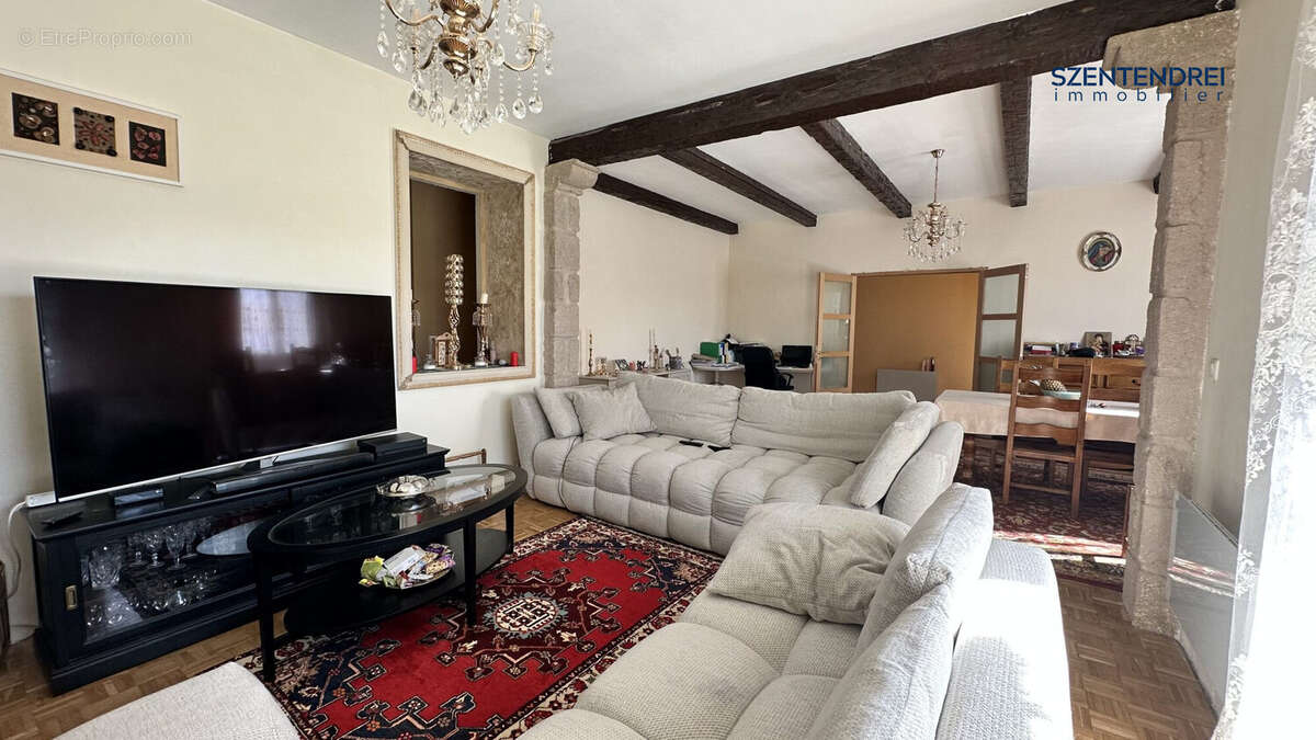 À vendre maison T6 avec garage à Valergues - Maison à VALERGUES