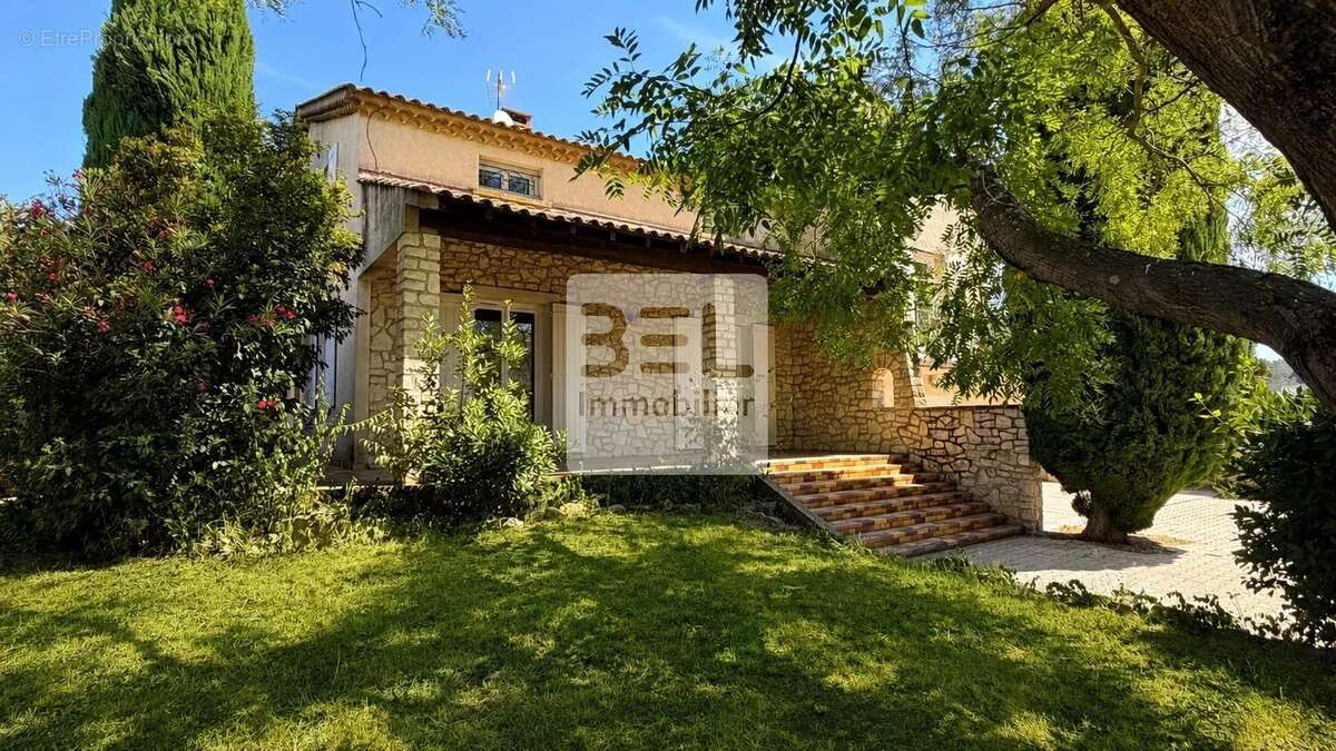 Maison à MORIERES-LES-AVIGNON