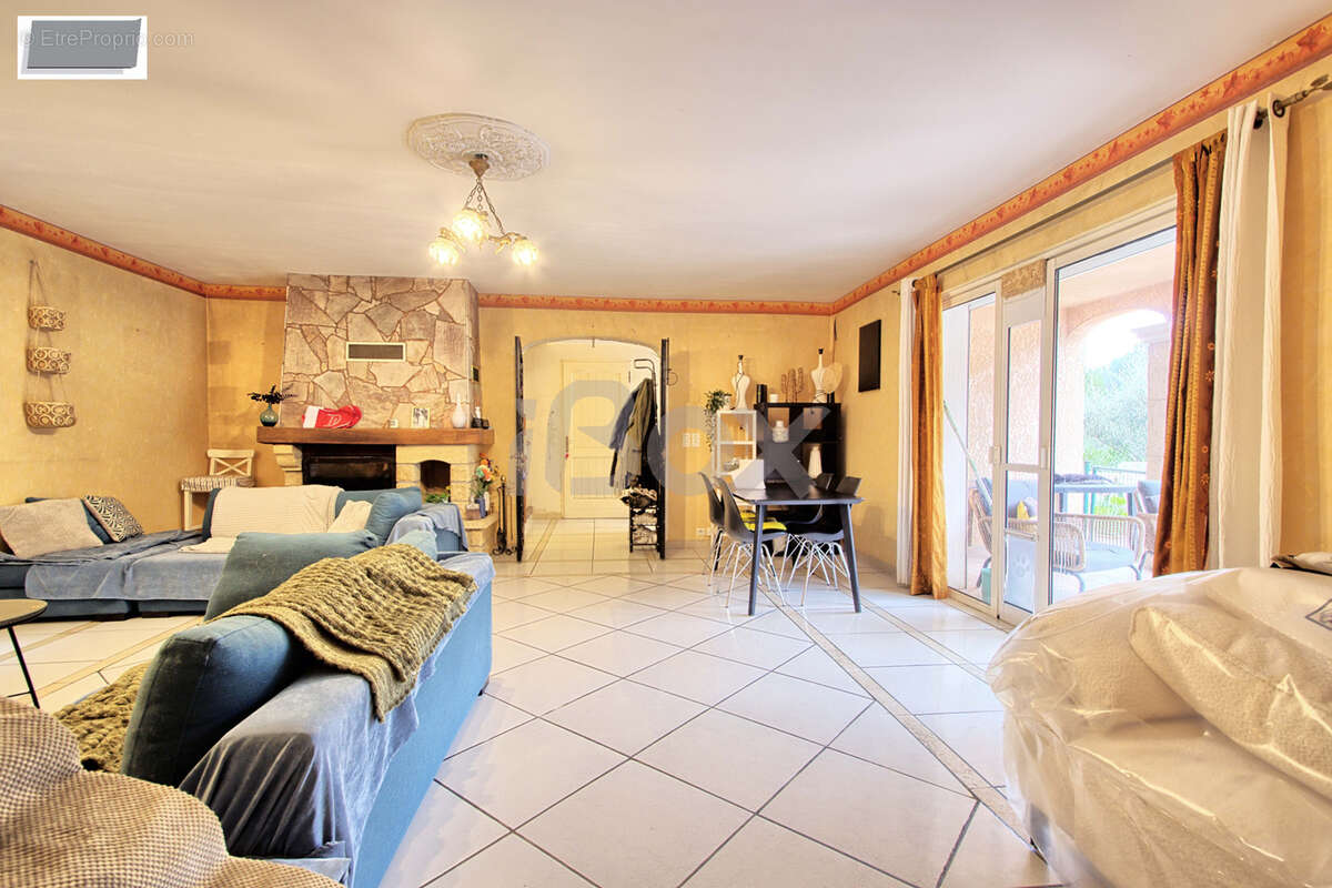 Maison à SOLLIES-TOUCAS