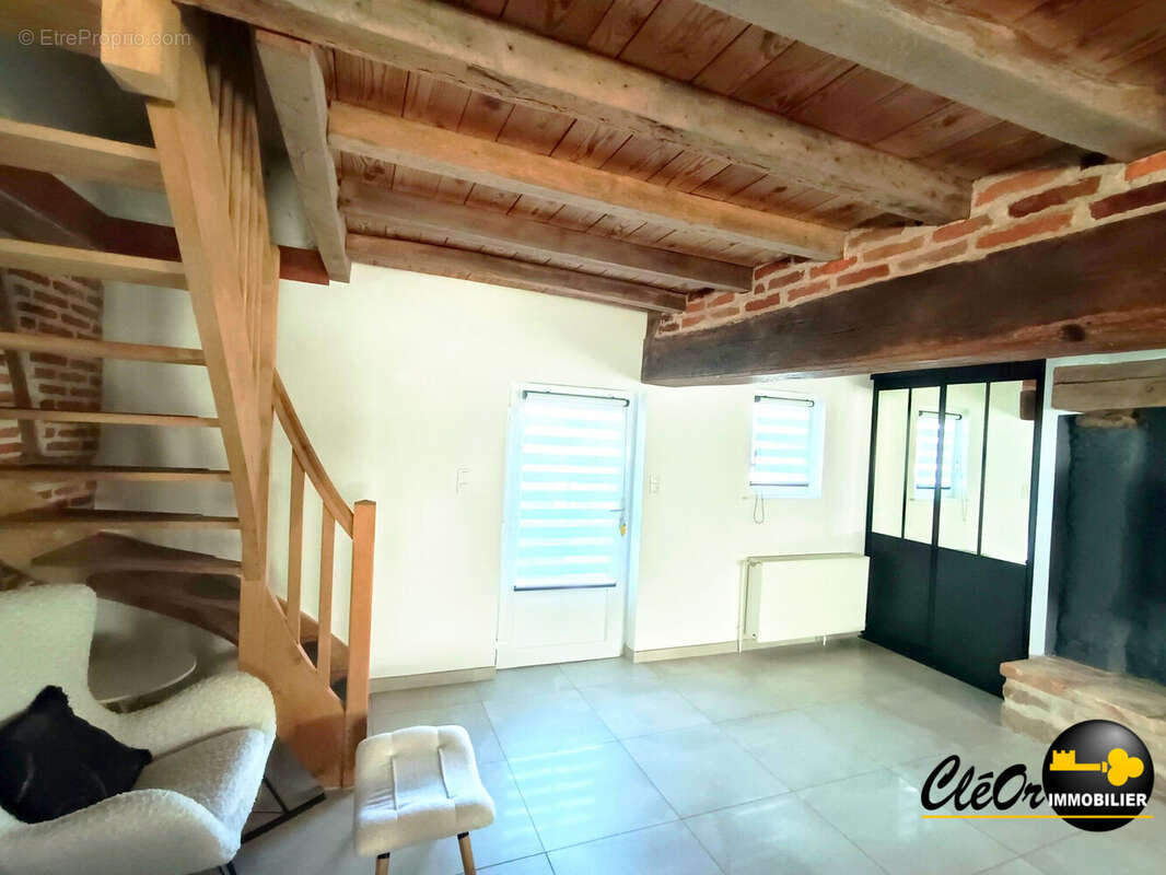 Maison 88 m² à Saint-Martin-En-Bresse  - photo 2