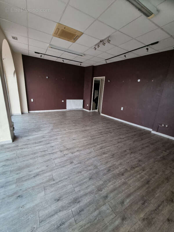 Commerce à LE PONT-DE-BEAUVOISIN