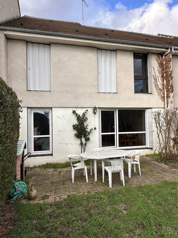 Maison à VAUX-LE-PENIL