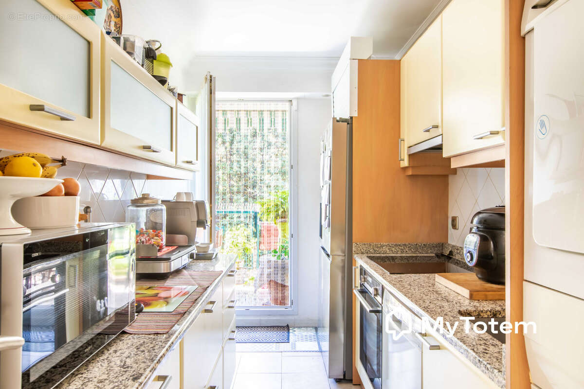 Appartement à SAINT-LAURENT-DU-VAR