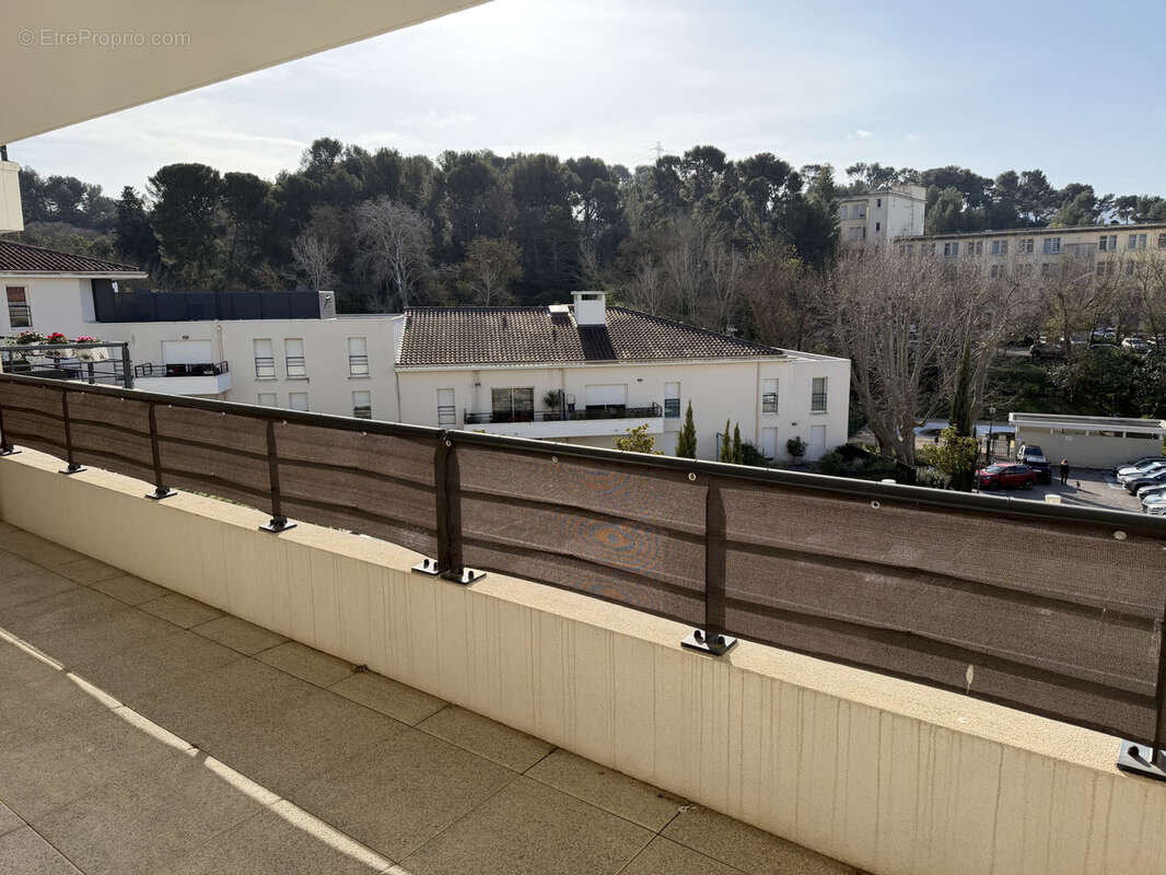 Appartement T3 avec Terrasse, Piscine et double box - Les Camoins 13011 - photo 9