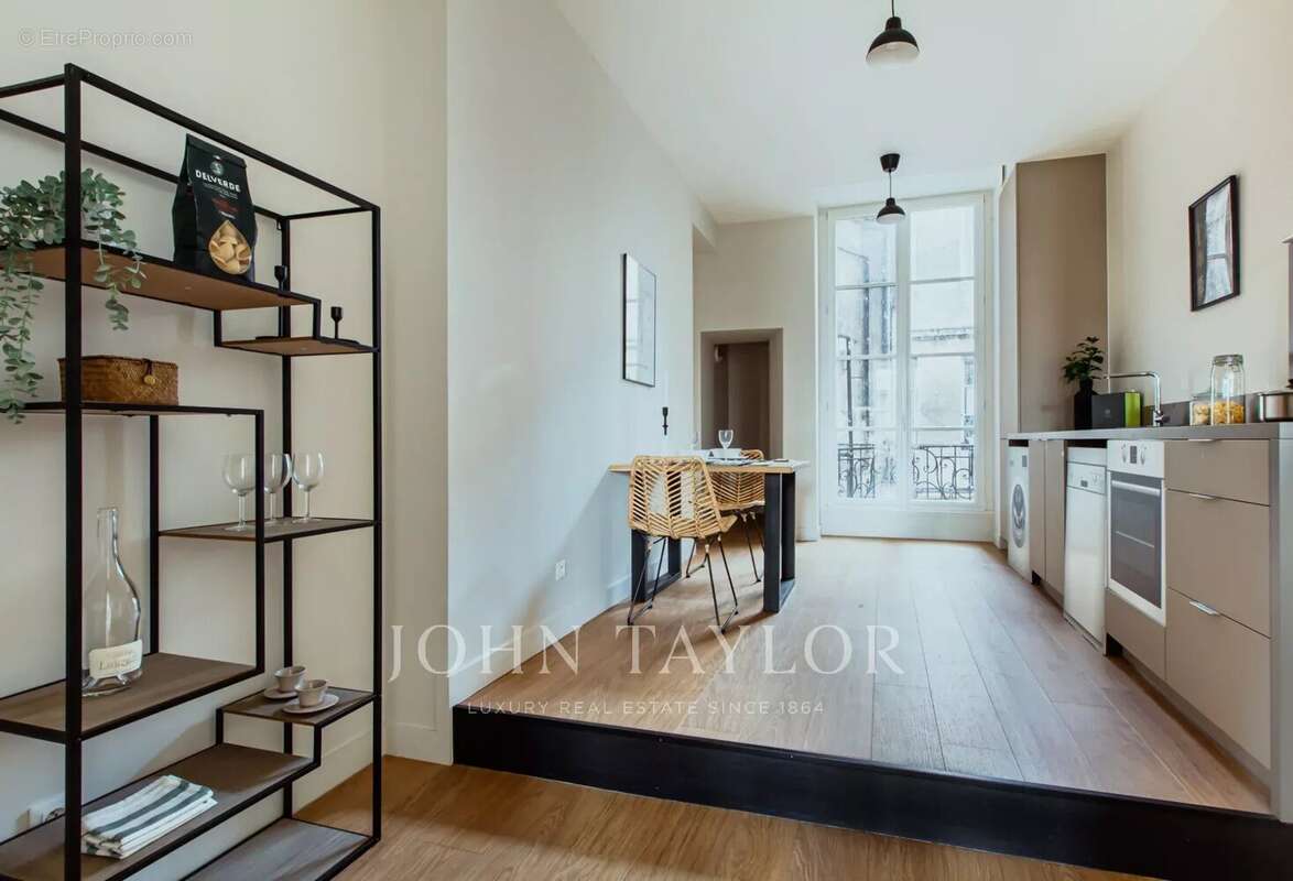 Appartement de caractère avec balcons - Chartrons - John Taylor Bordeaux - photo 9
